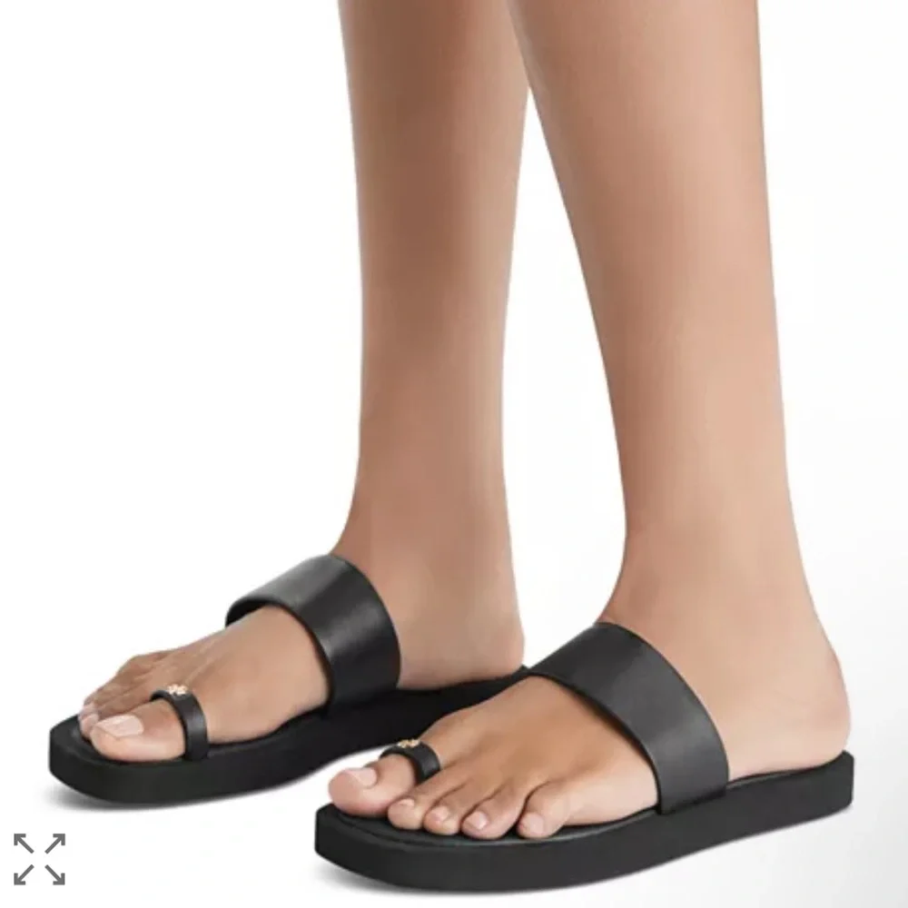 Tory Burch Women's Toe Ring Flip Flop Sandals 10